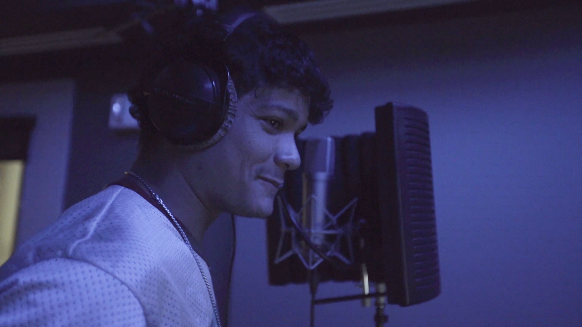 Where Caribbean roots, Midwest choirs, and love for ‘90s R&B collide