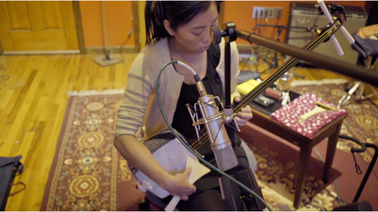 How the shamisen is played